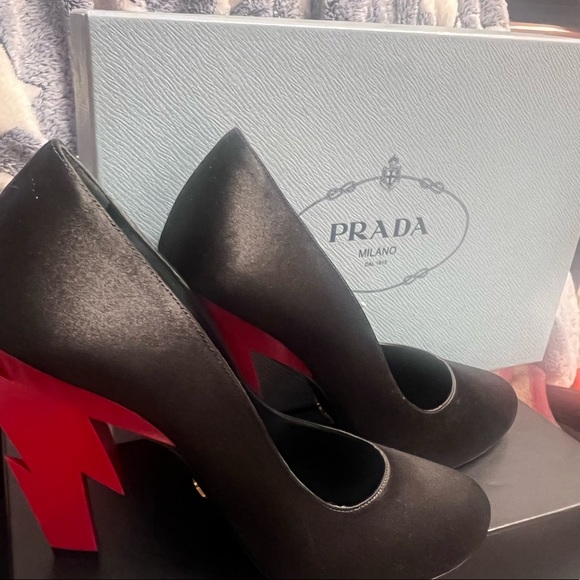 Prada lightening pumps - Picture 2 of 4